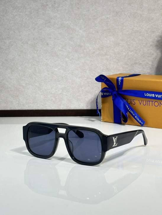Picture of Louis Vuitton Sunglasses _SKUfw76300931fw